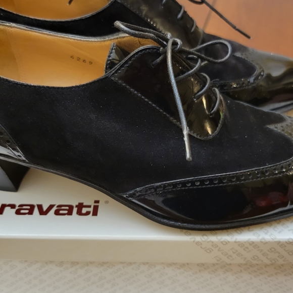 Gravati Black Suede Oxford w/ Black Patent Leather Cap Toe Size 10 - Picture 3 of 13